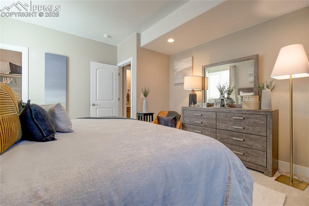 Image 33 of 40: Bedroom