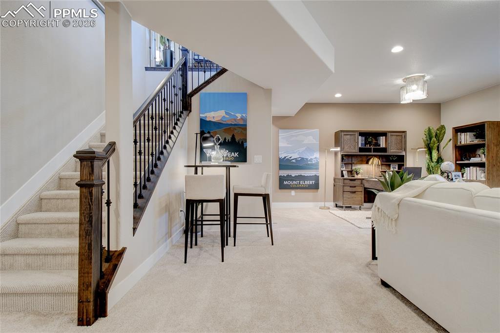 Image 34 of 40: Living Room