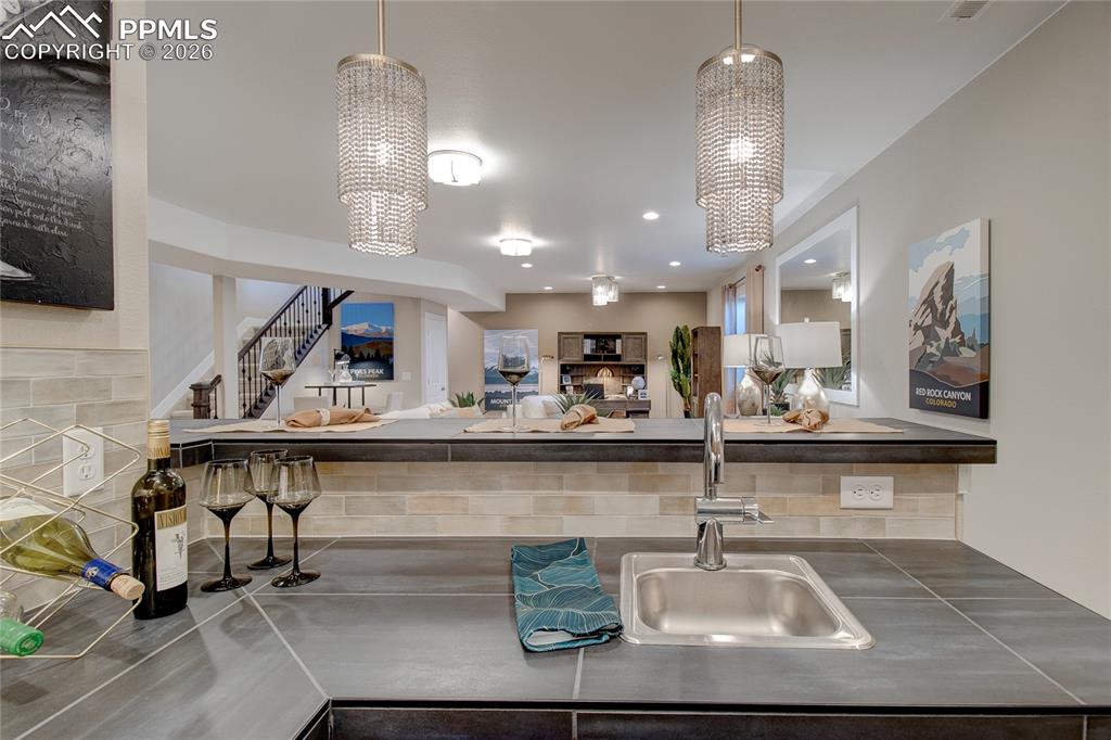 Image 35 of 40: Kitchen