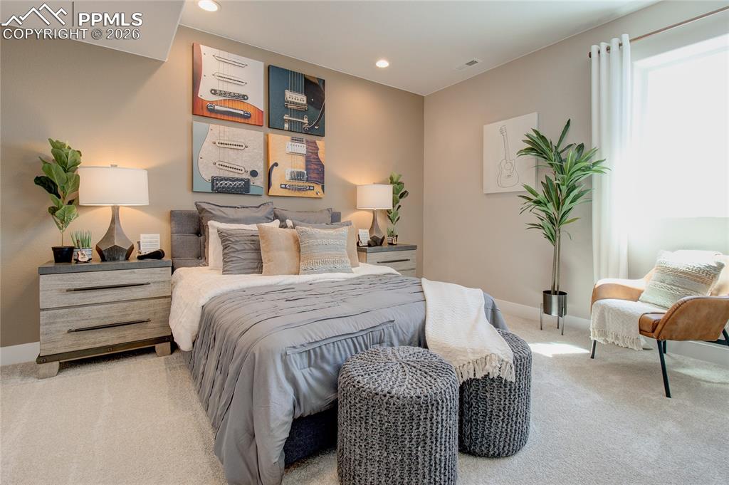 Image 37 of 40: Bedroom