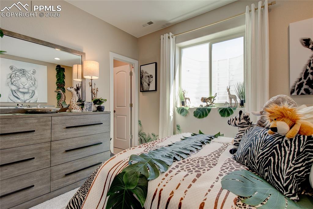 Image 39 of 40: Bedroom