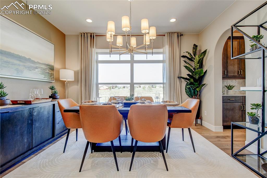 Image 5 of 40: Dining Area