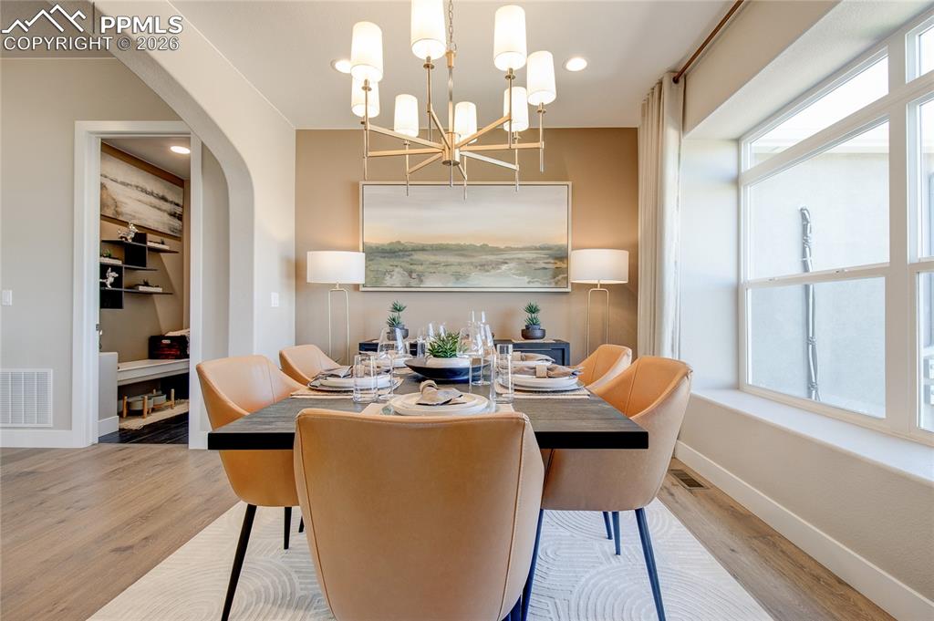 Image 7 of 40: Dining Area