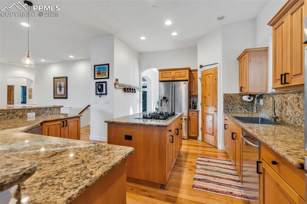 Image 11 of 49: Kitchen