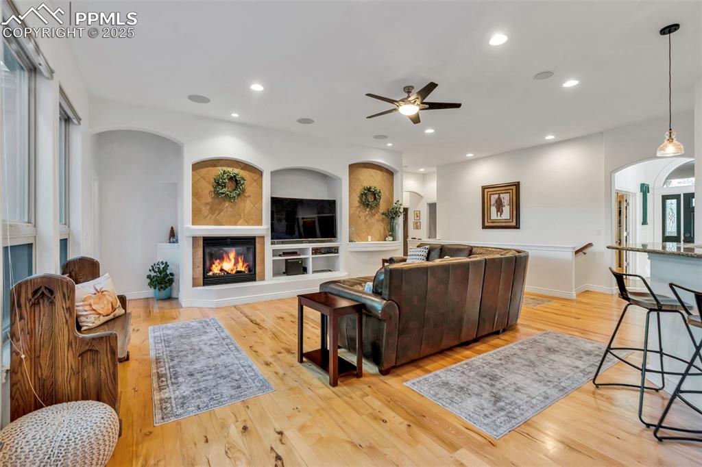 Image 15 of 49: Living Room