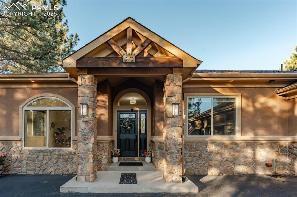 Image 4 of 49: Entry