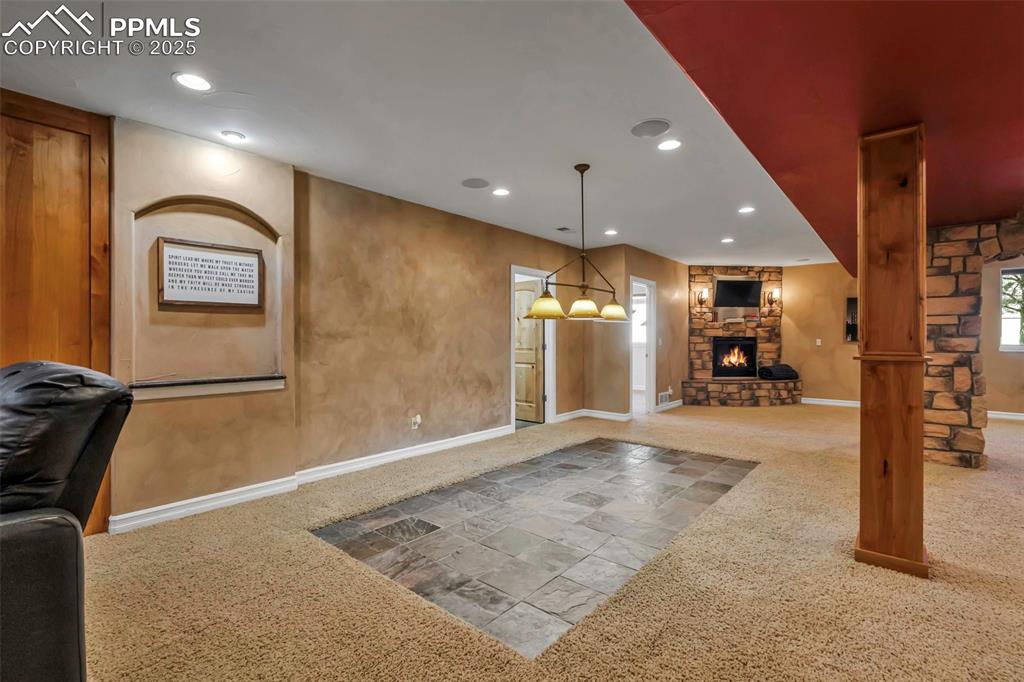 Image 43 of 49: Living Room