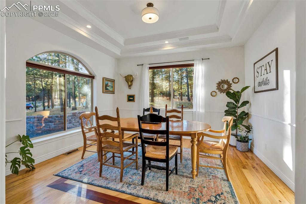 Image 7 of 49: Dining Area