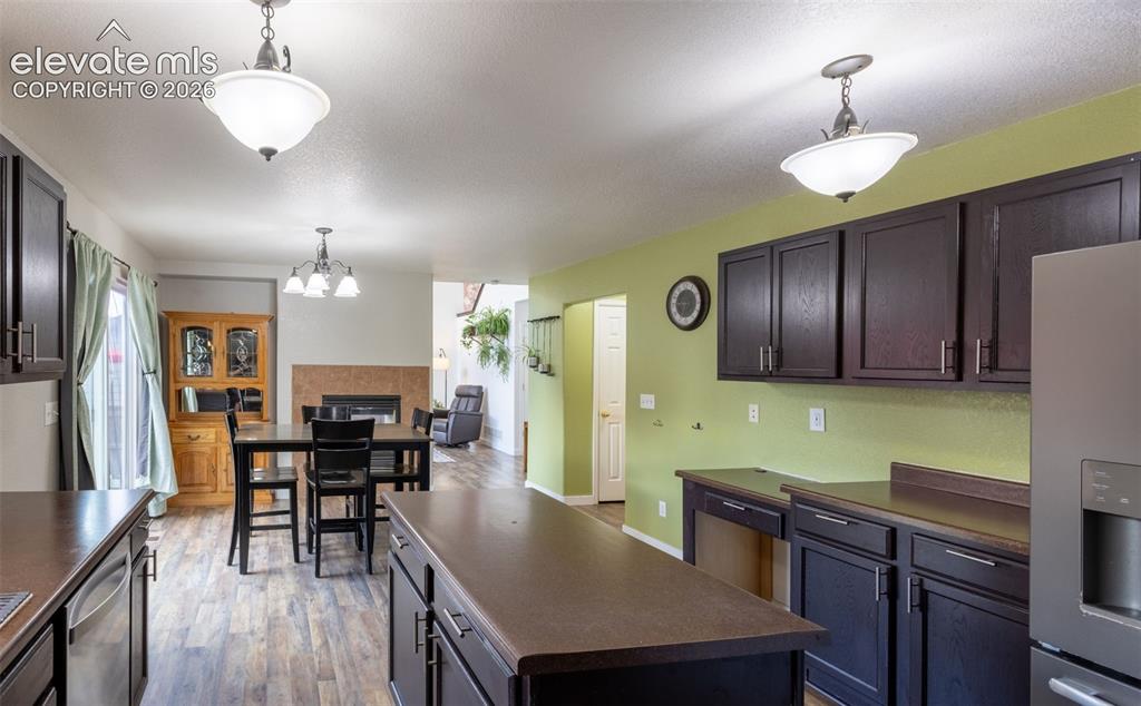 Image 18 of 33: Kitchen