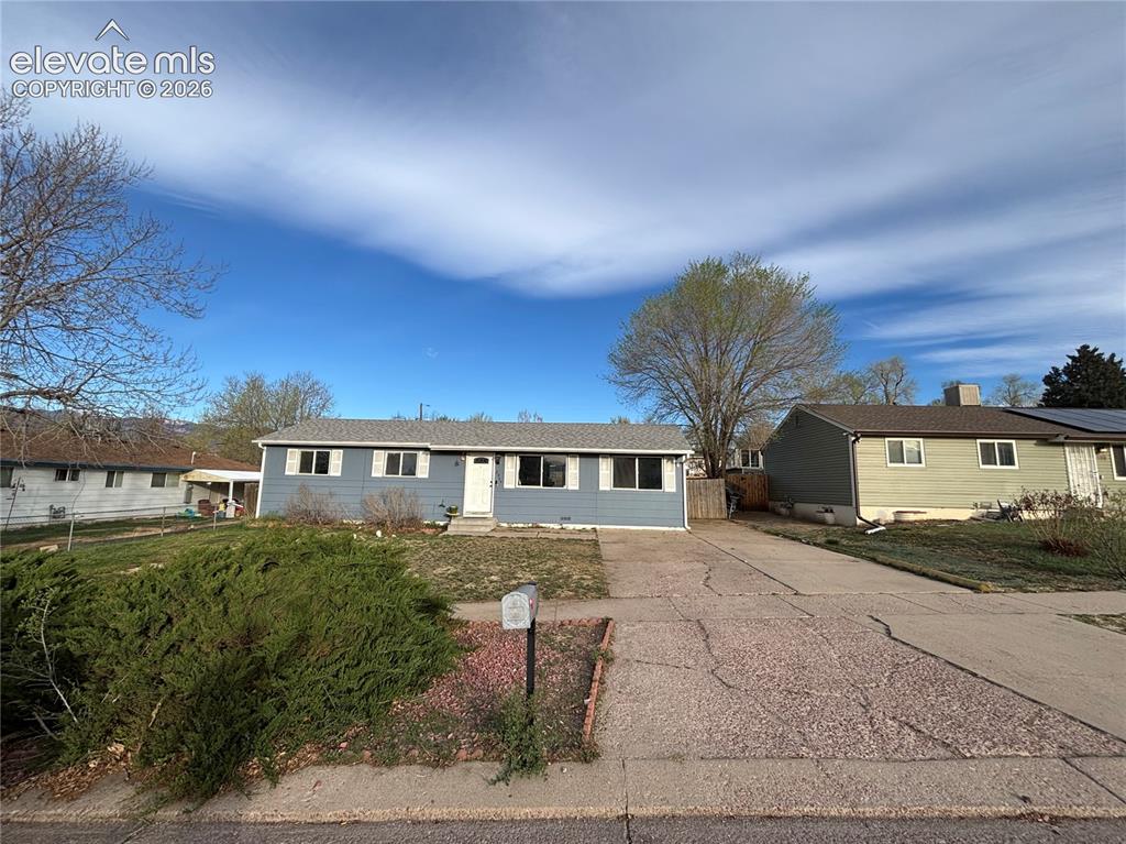 Image 20 of 21: Large lot