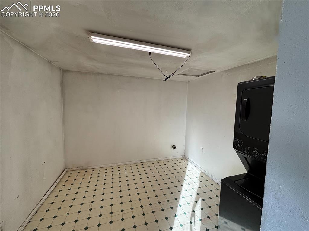 Image 25 of 27: Laundry