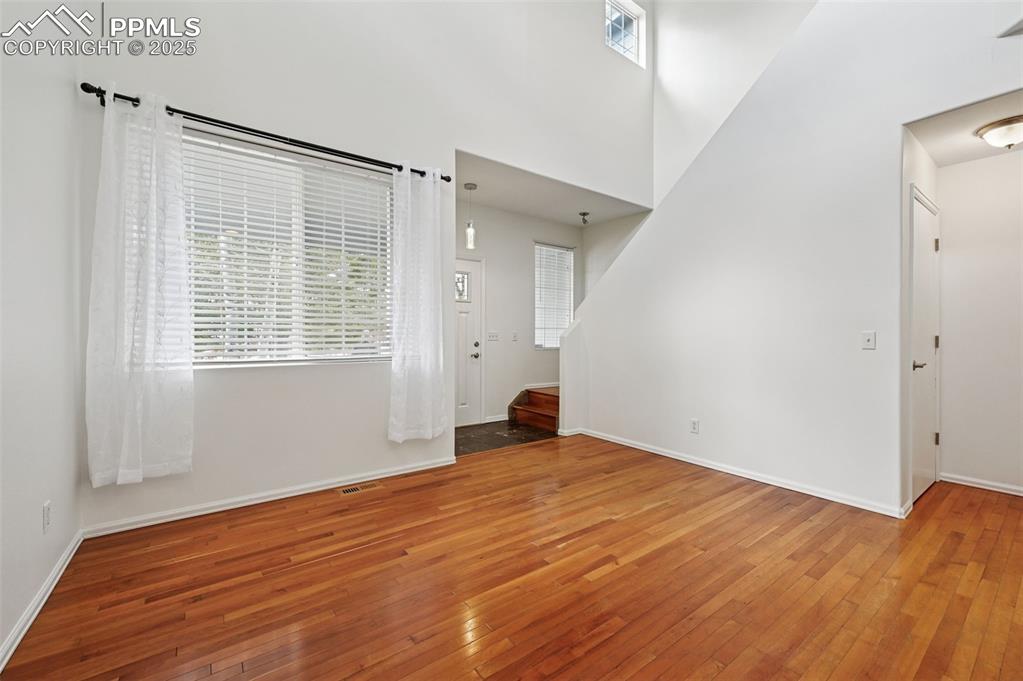 Image 14 of 45: Living Room