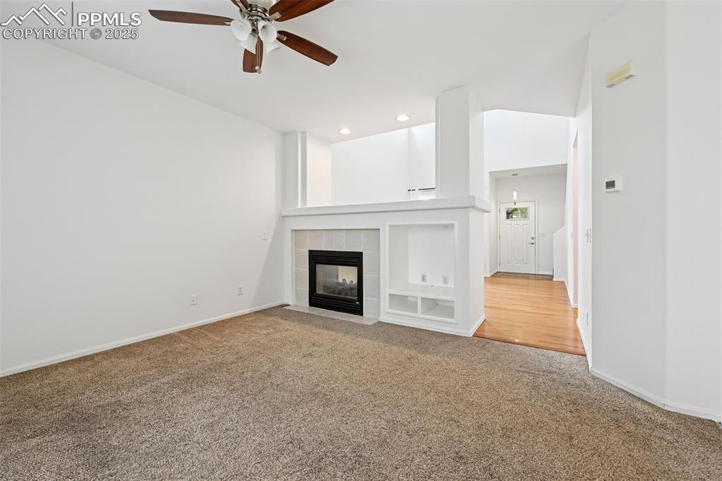 Image 18 of 45: Living Room