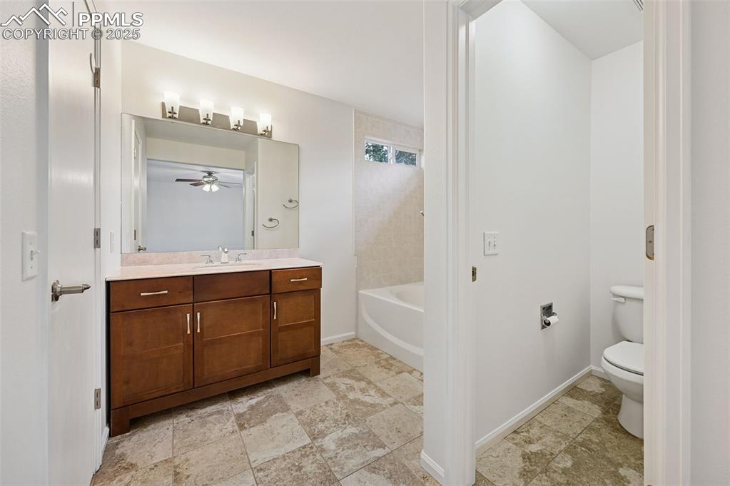 Image 31 of 45: Bathroom