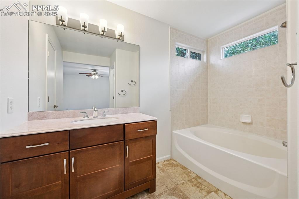 Image 32 of 45: Bathroom