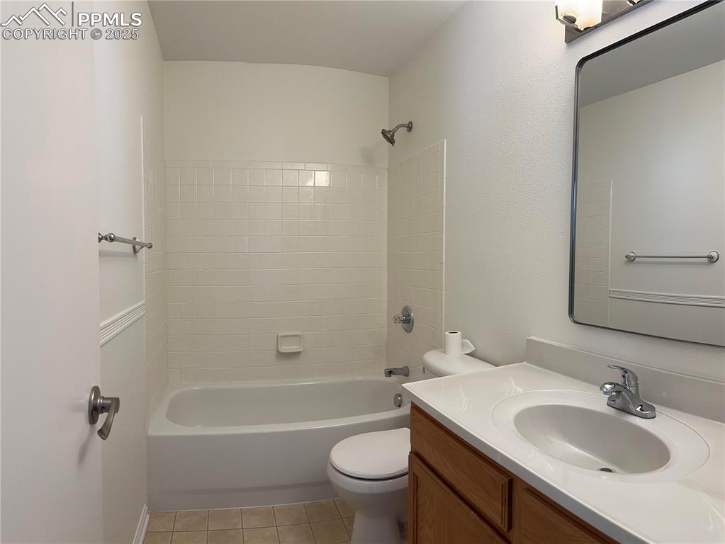 Image 38 of 45: Bathroom