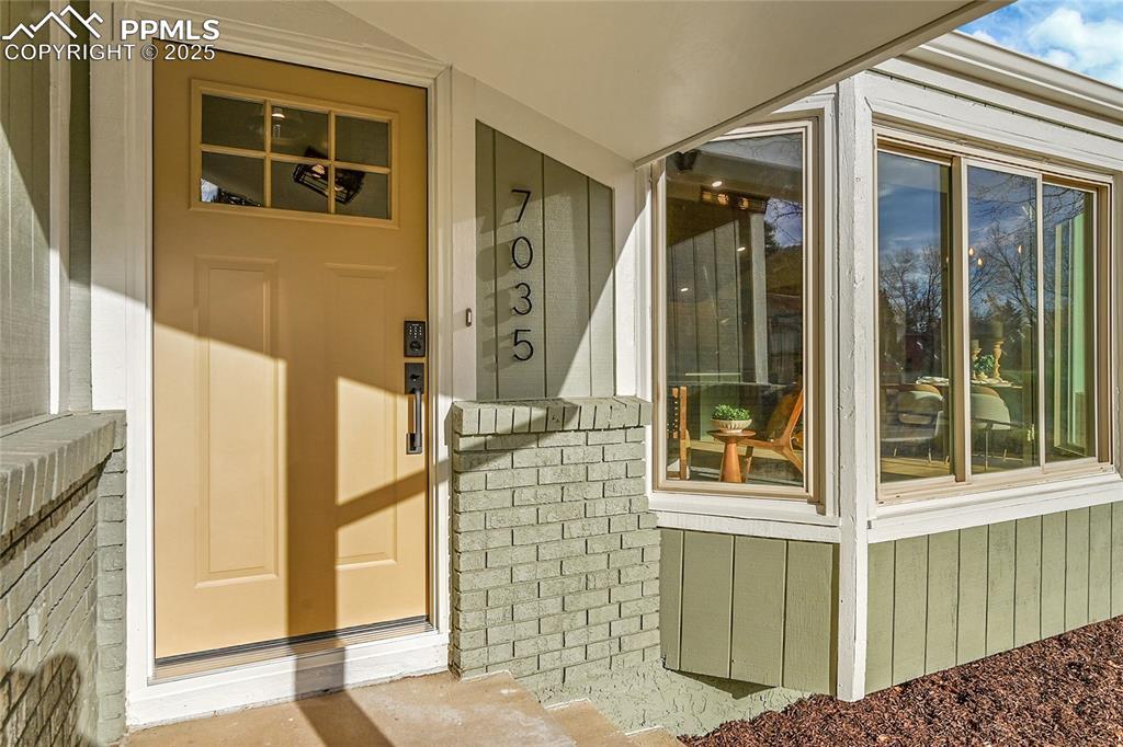 Image 6 of 40: Entrance to property