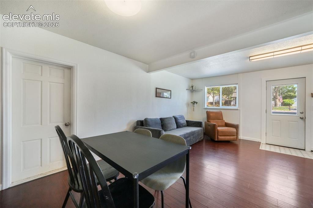 Image 12 of 50: Dining Area