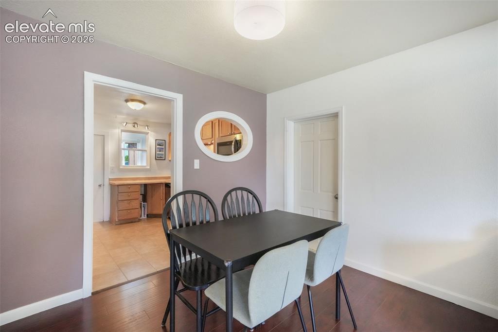 Image 9 of 50: Dining Area