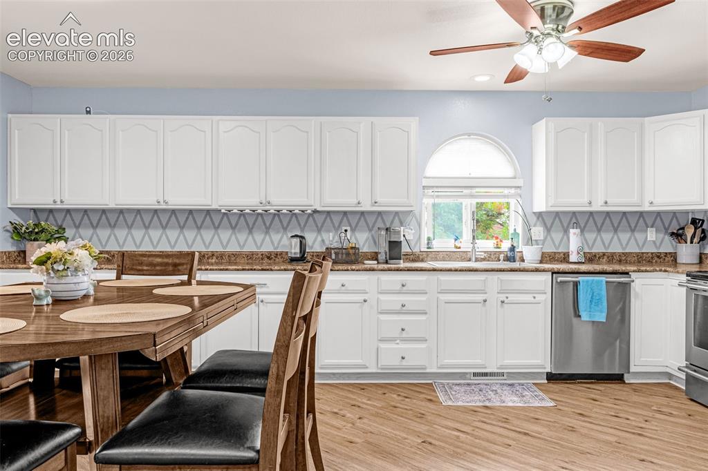 Image 10 of 39: Kitchen