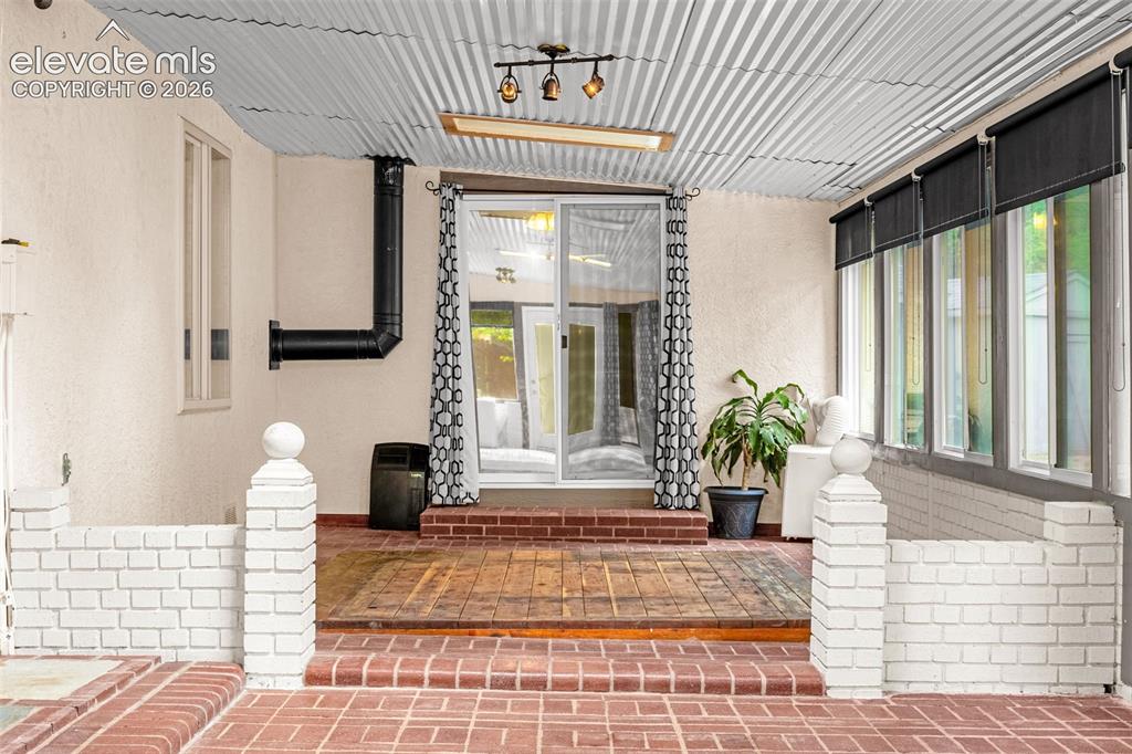 Image 15 of 39: Entry