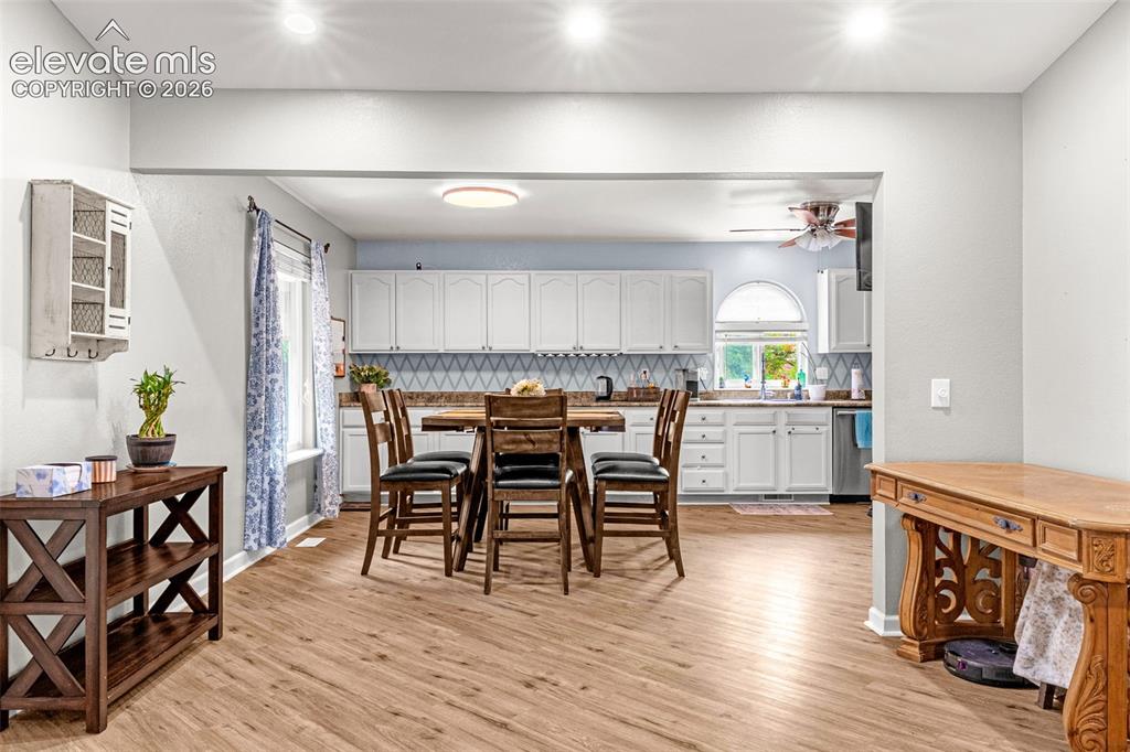 Image 6 of 39: Dining Area