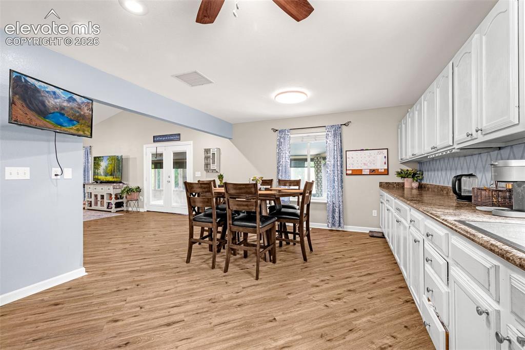Image 7 of 39: Dining Area