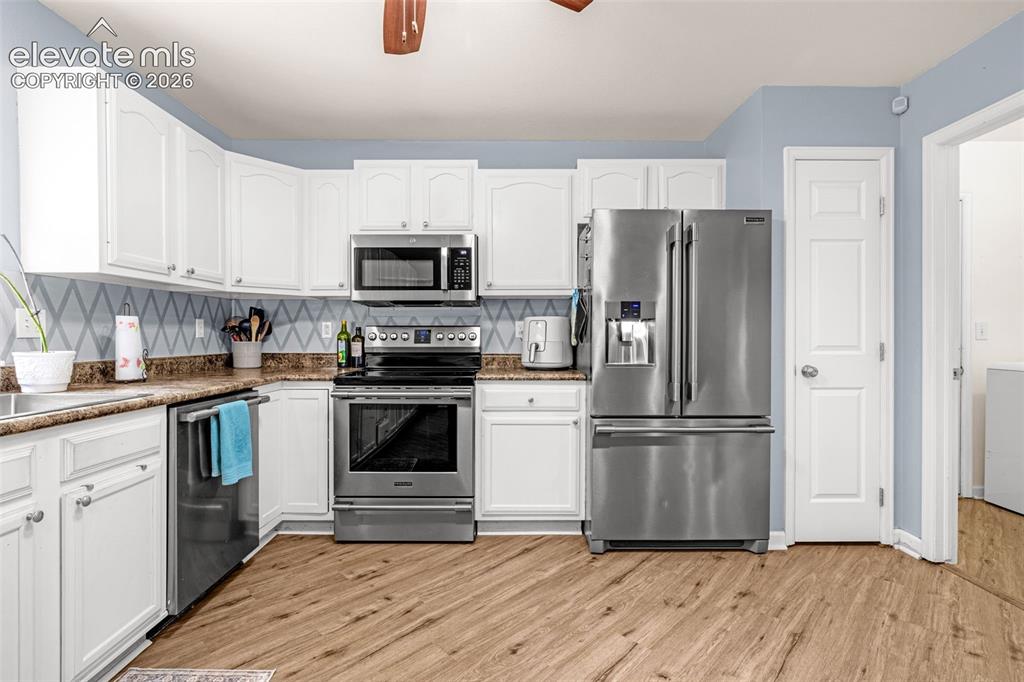 Image 9 of 39: Kitchen