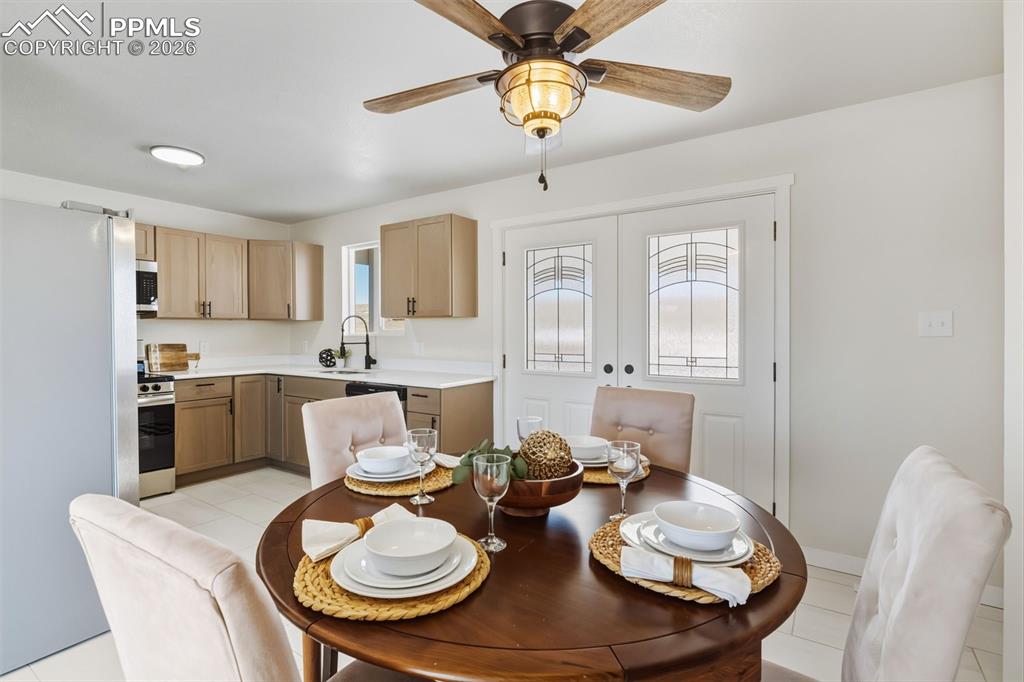 Image 15 of 46: Dining Area