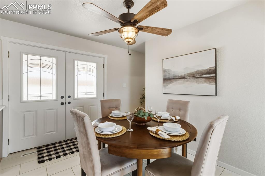 Image 22 of 46: Dining Area