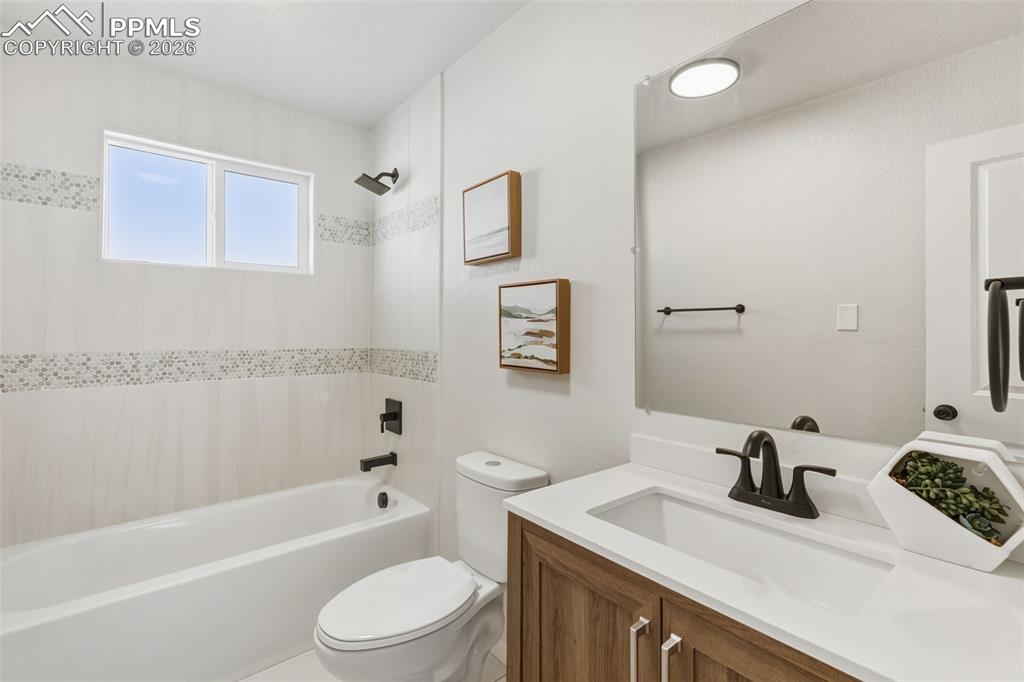 Image 25 of 46: Bathroom