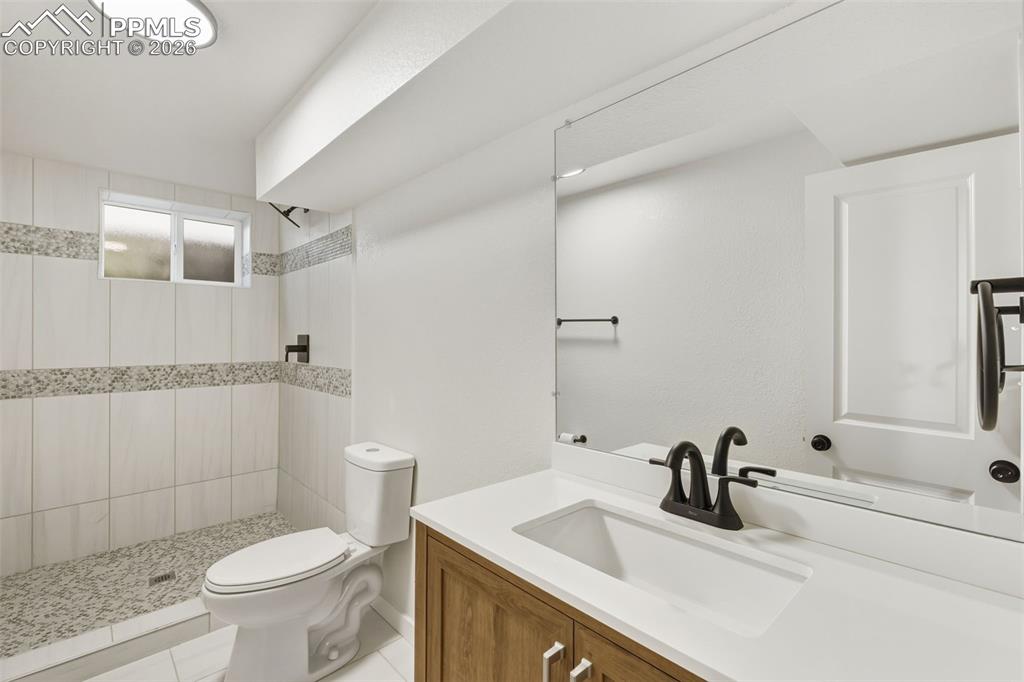 Image 26 of 46: Bathroom