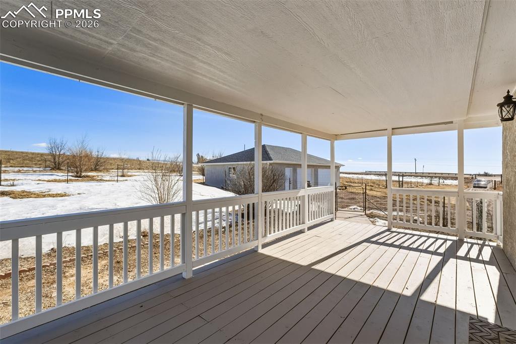 Image 39 of 46: Deck