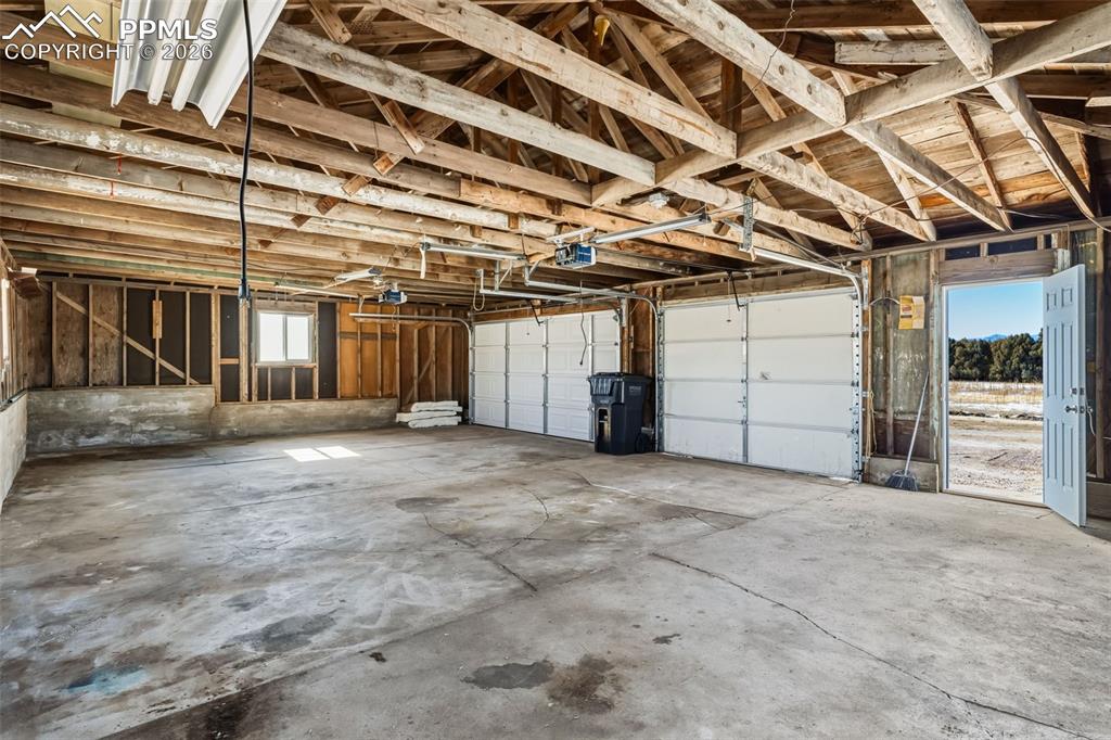 Image 42 of 46: Garage