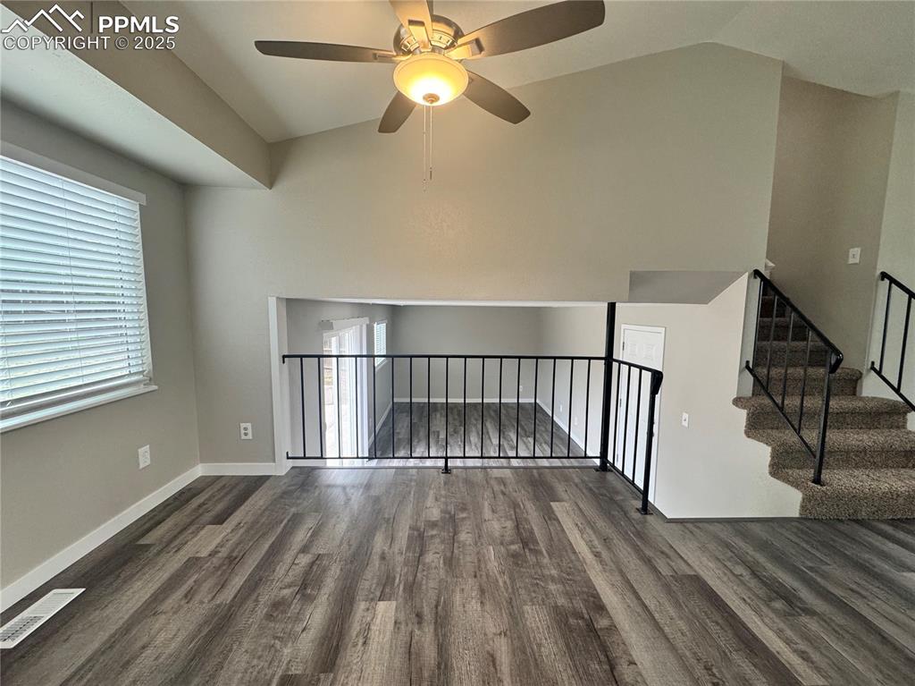 Image 10 of 24: Dining area