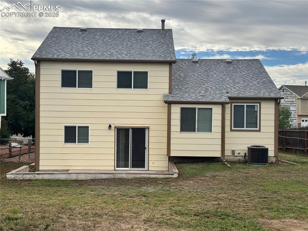 Image 4 of 24: Back of house