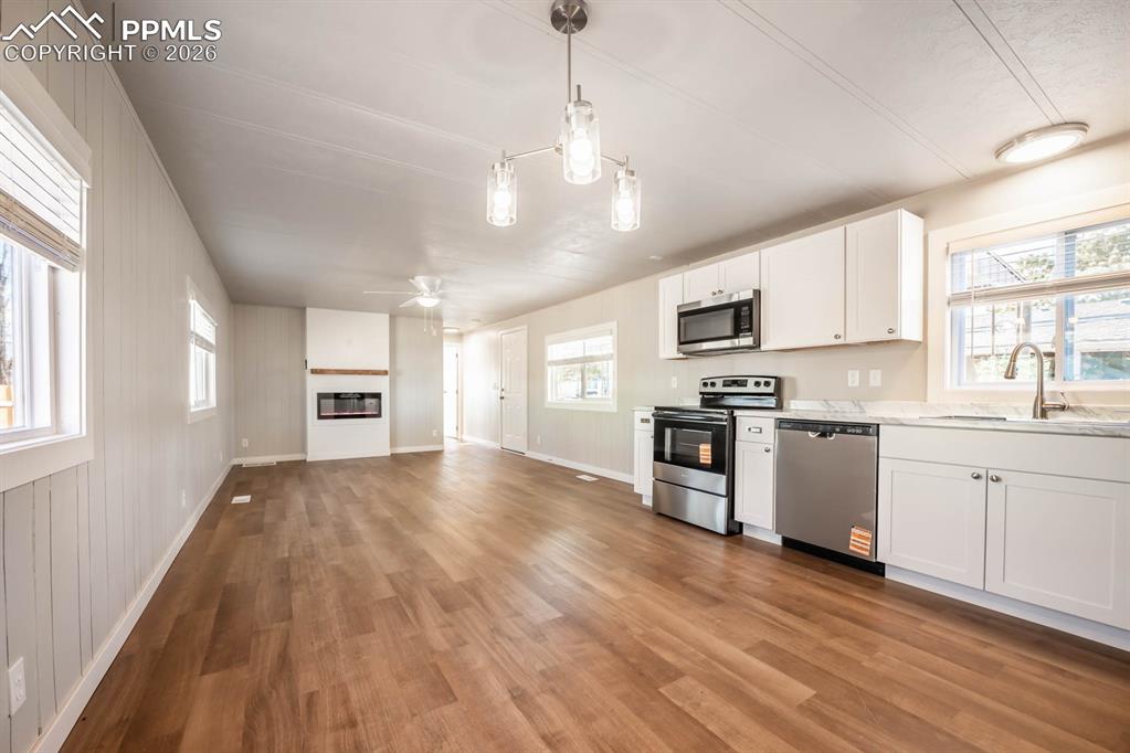 Image 6 of 23: Kitchen