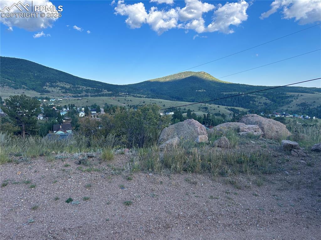 Image 3 of 6: Mountain view