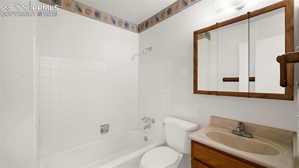 Image 14 of 26: Bathroom