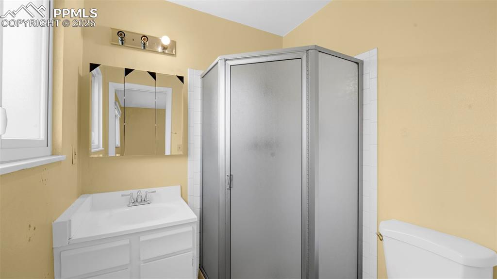 Image 16 of 26: Bathroom