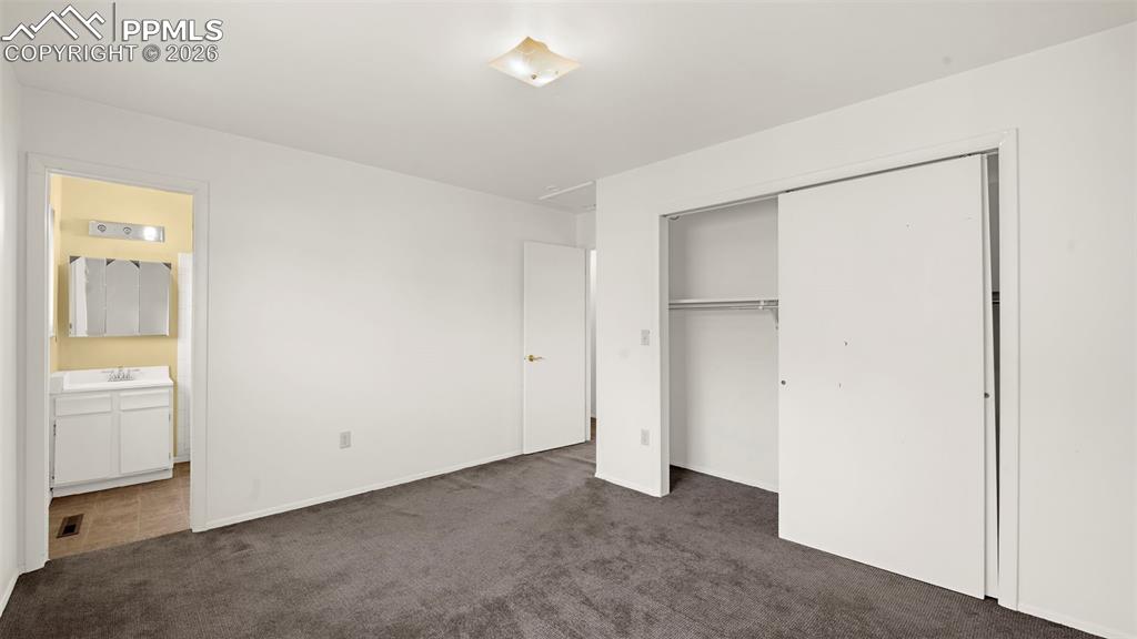 Image 4 of 26: Bedroom