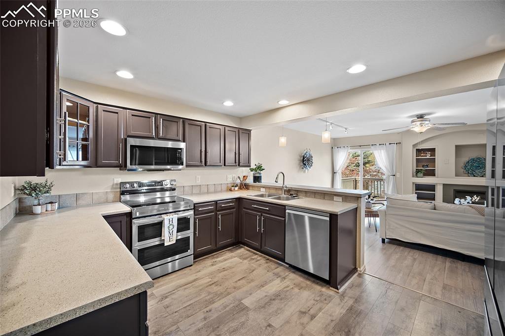 Image 11 of 50: Kitchen