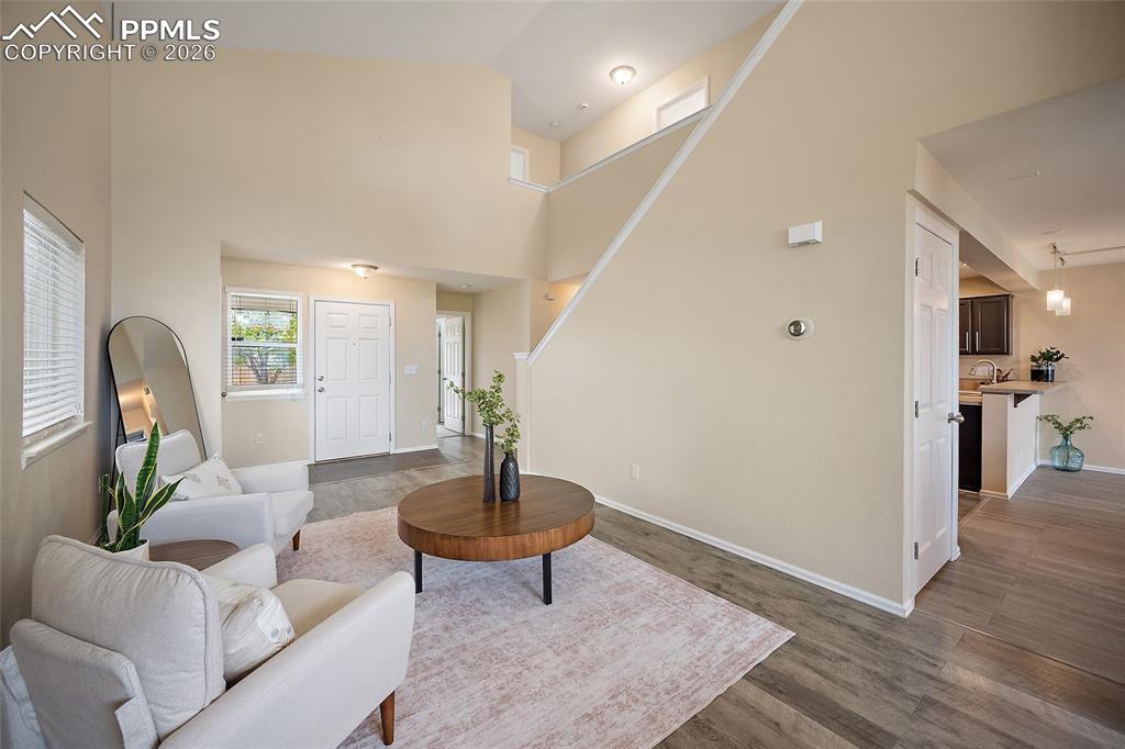 Image 8 of 50: Sitting Room