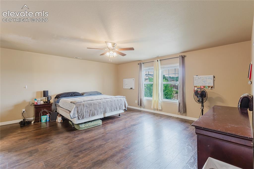 Image 16 of 42: Bedroom