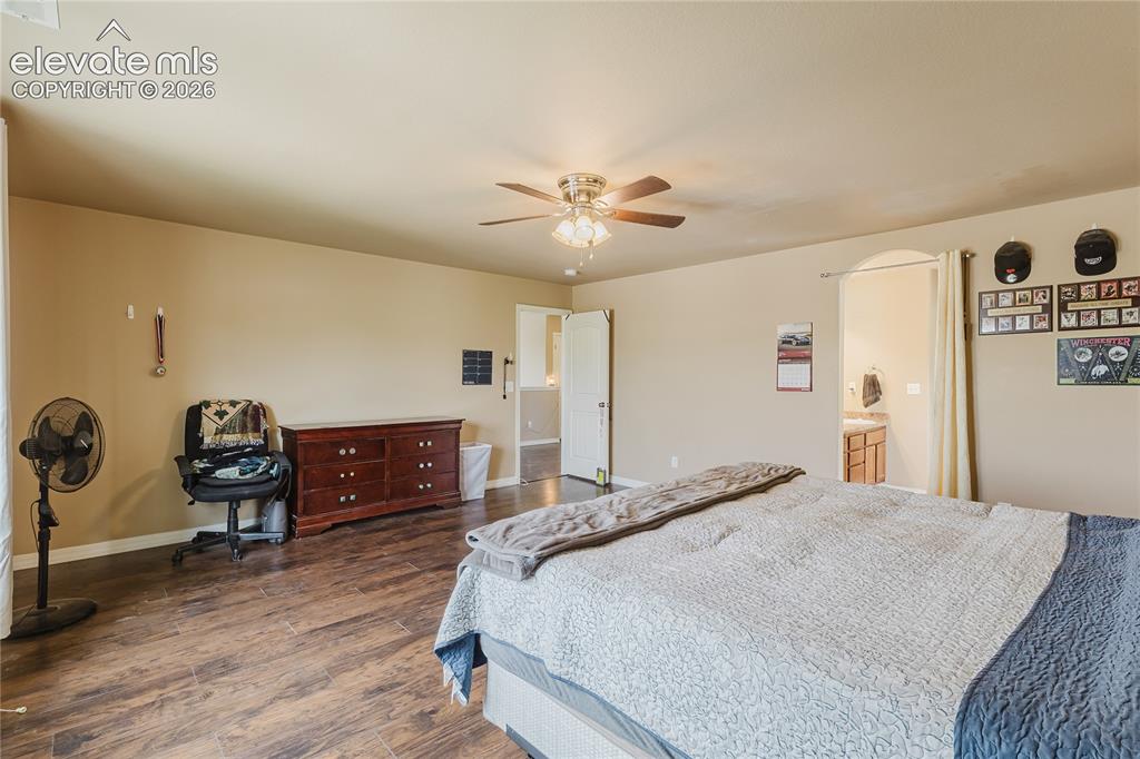Image 17 of 42: Bedroom