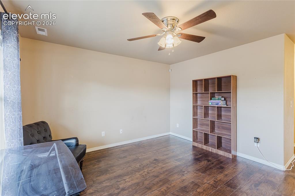 Image 7 of 42: Sitting Room