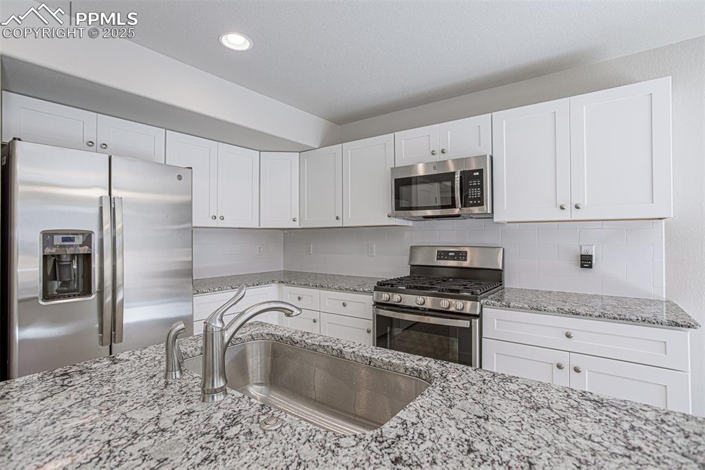 Image 7 of 30: Kitchen