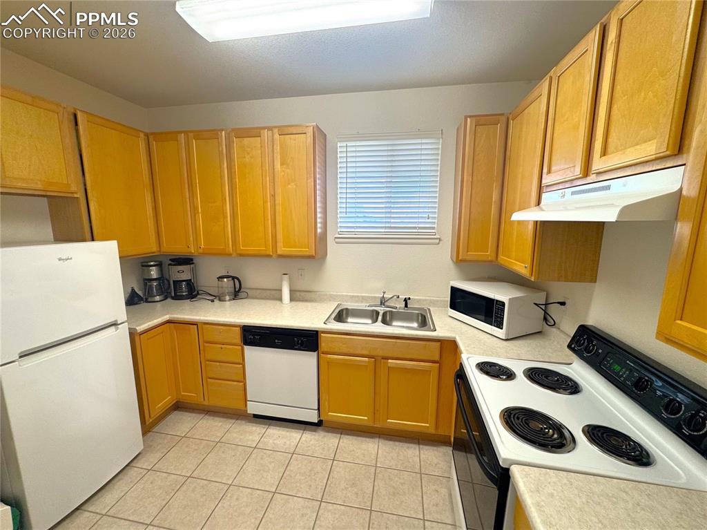 Image 48 of 49: Club House Kitchen