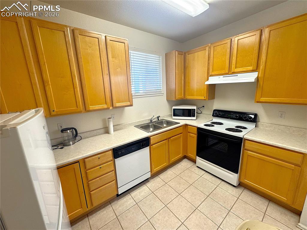 Image 49 of 49: Club House Ktchen