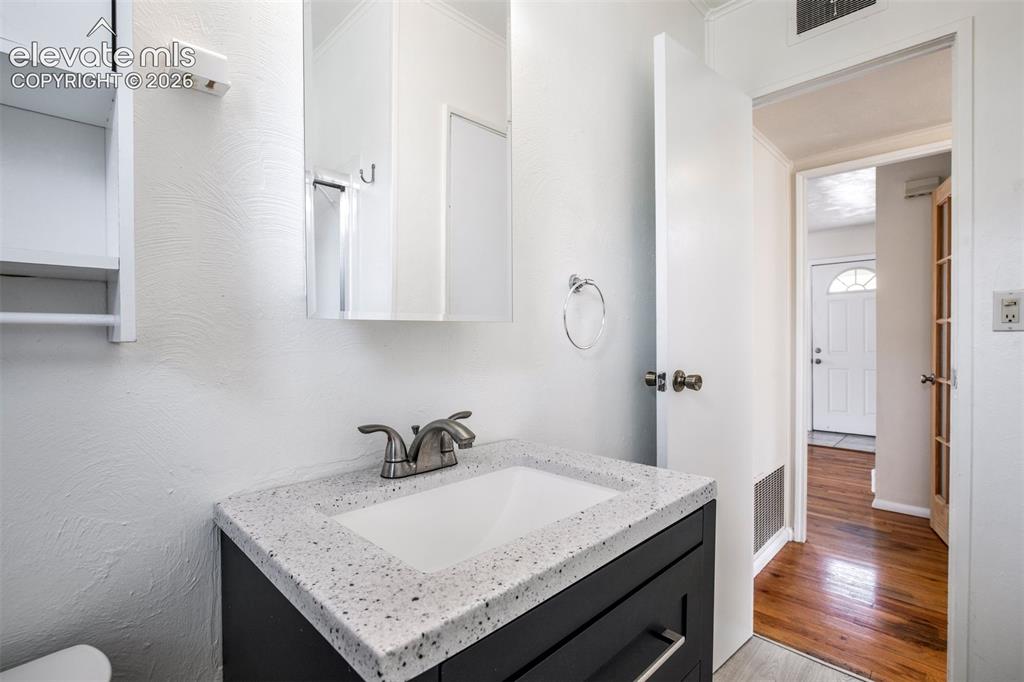 Image 16 of 37: Bathroom